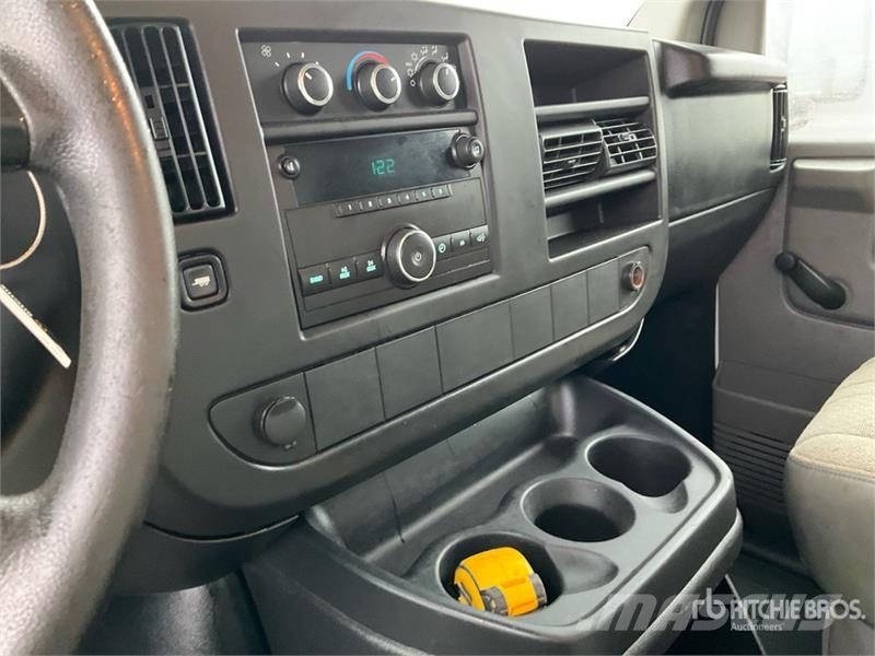 GMC Savana G3500 4x2 Cube Van Truck Sunkvežimiai su dengtu kėbulu