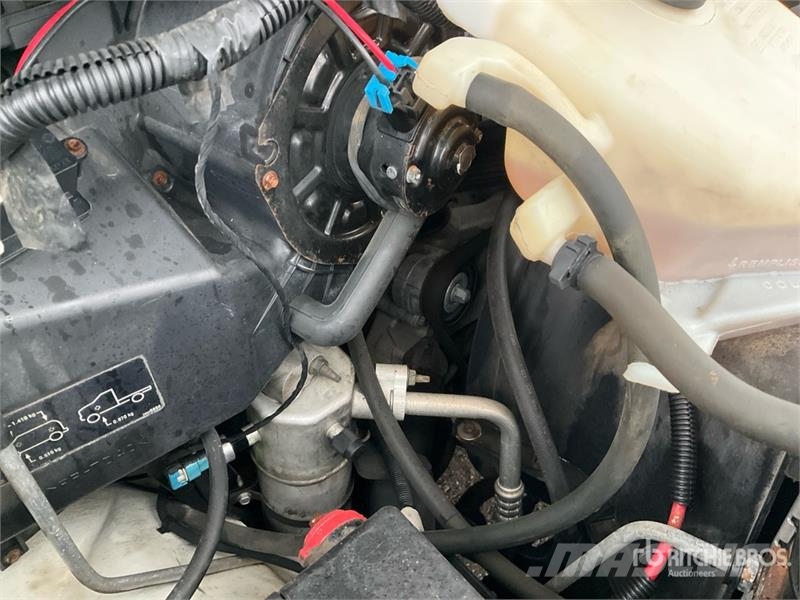 GMC Savana G3500 4x2 Cube Van Truck Sunkvežimiai su dengtu kėbulu