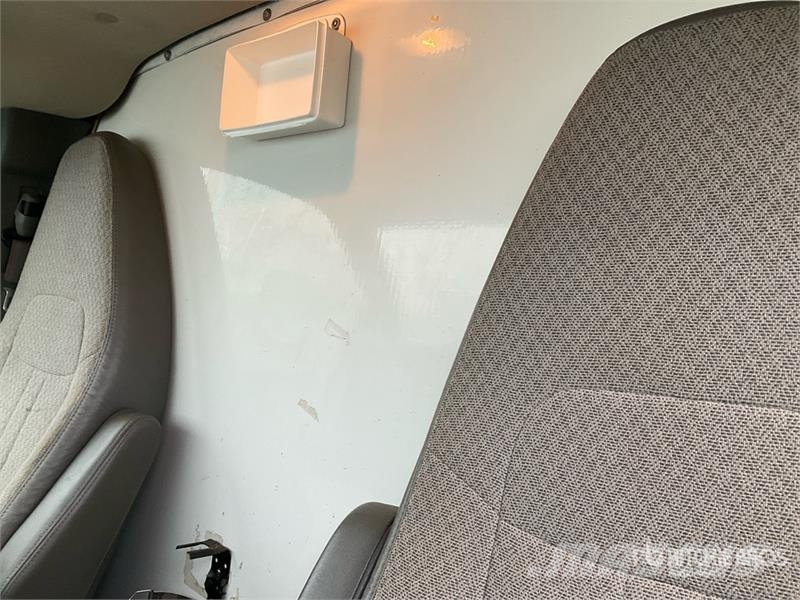GMC Savana G3500 4x2 Cube Van Truck Sunkvežimiai su dengtu kėbulu