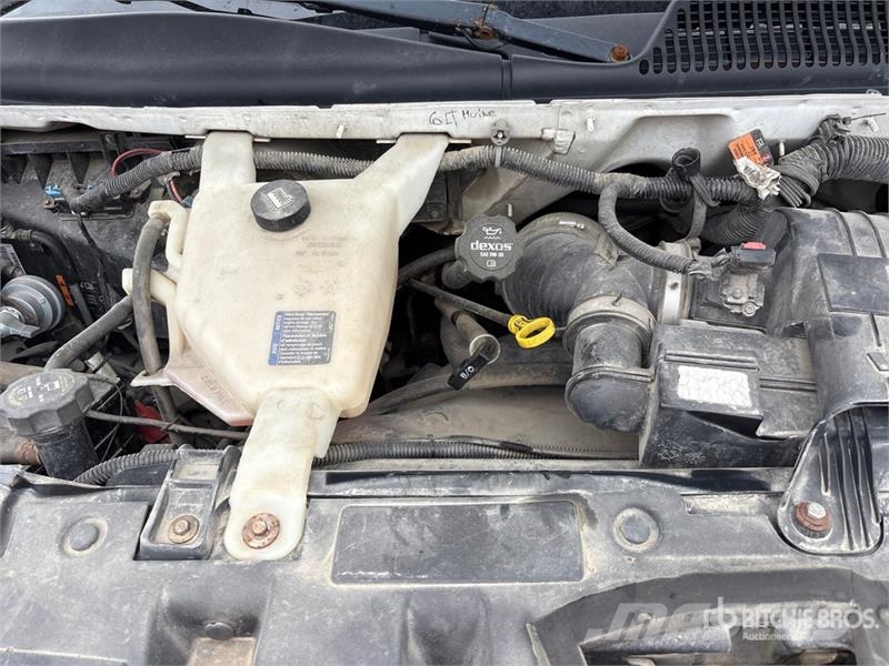 GMC Savana G3500 4x2 Refrigerated Truck Temperature controlled trucks