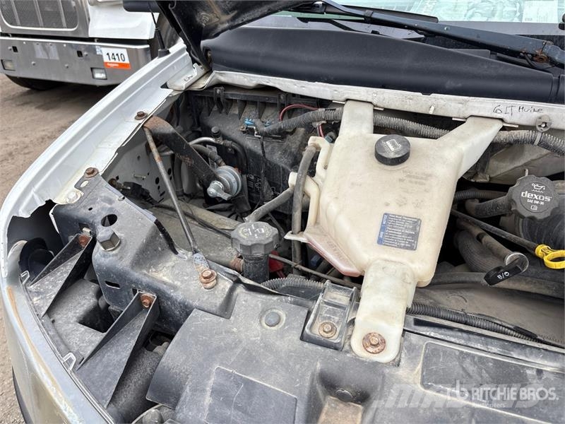 GMC Savana G3500 4x2 Refrigerated Truck Temperature controlled trucks