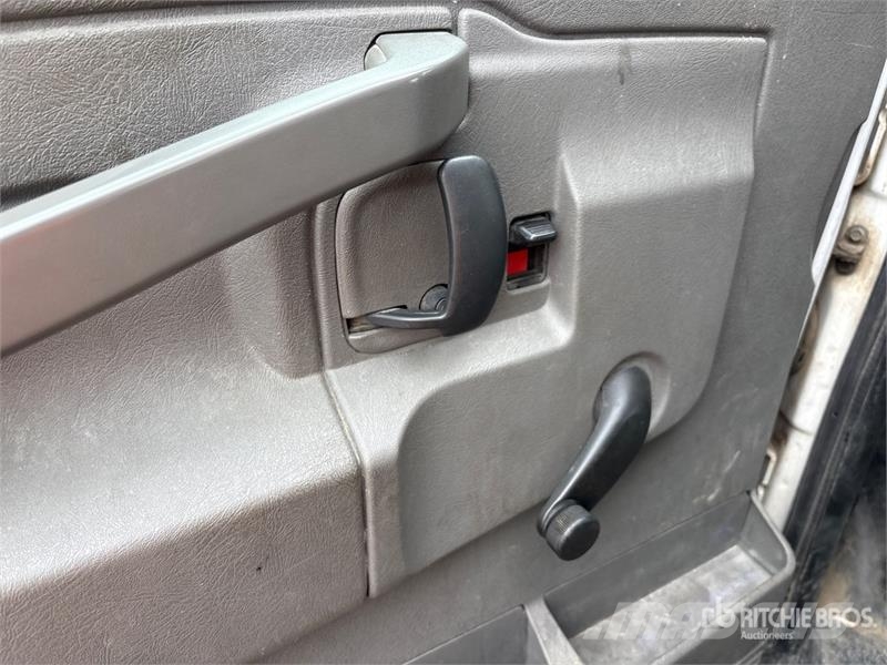 GMC Savana G3500 4x2 Refrigerated Truck Temperature controlled trucks