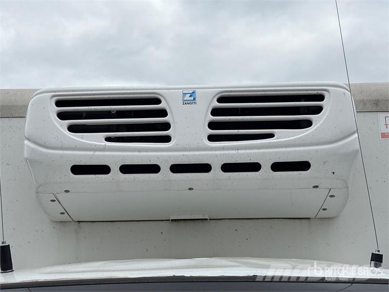GMC Savana G3500 4x2 Refrigerated Truck Temperature controlled trucks