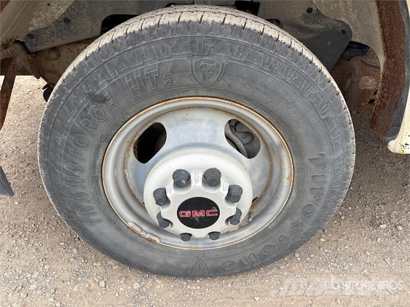 GMC Savana G3500 4x2 Refrigerated Truck Temperature controlled trucks