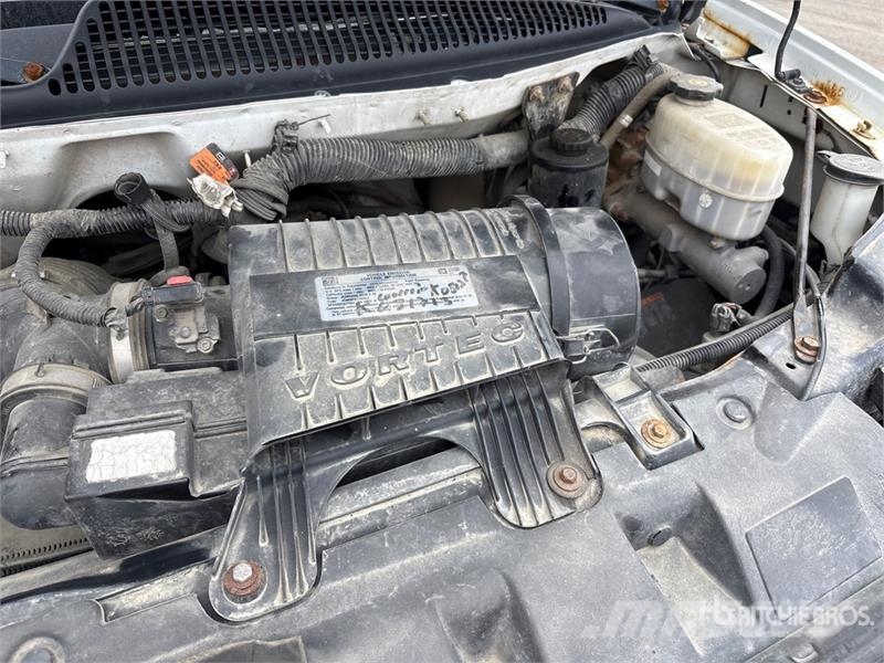 GMC Savana G3500 4x2 Refrigerated Truck Temperature controlled trucks