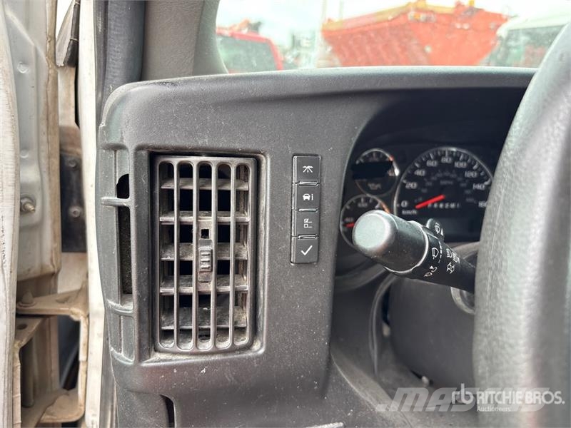 GMC Savana G3500 4x2 Refrigerated Truck Temperature controlled trucks
