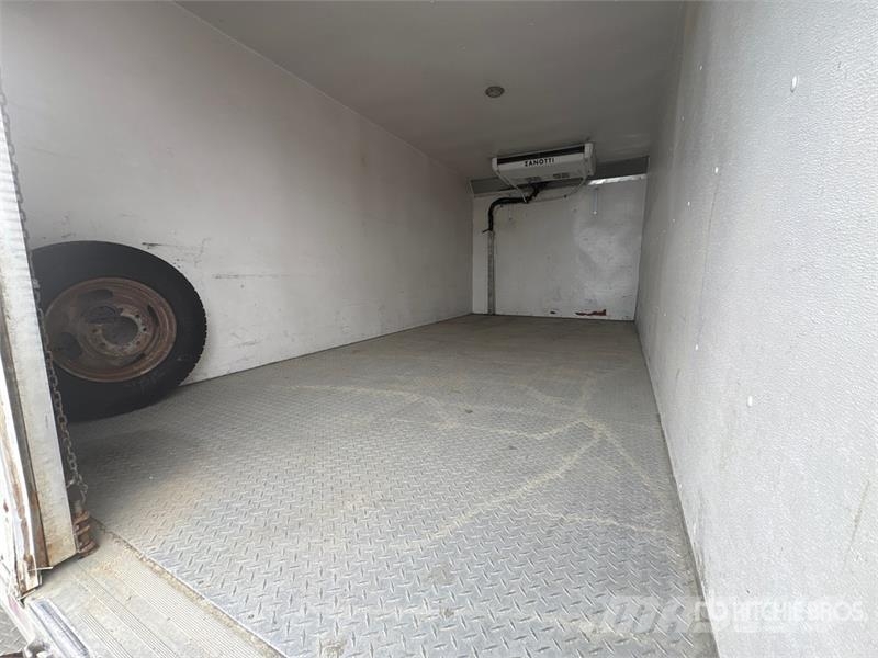 GMC Savana G3500 4x2 Refrigerated Truck Temperature controlled trucks