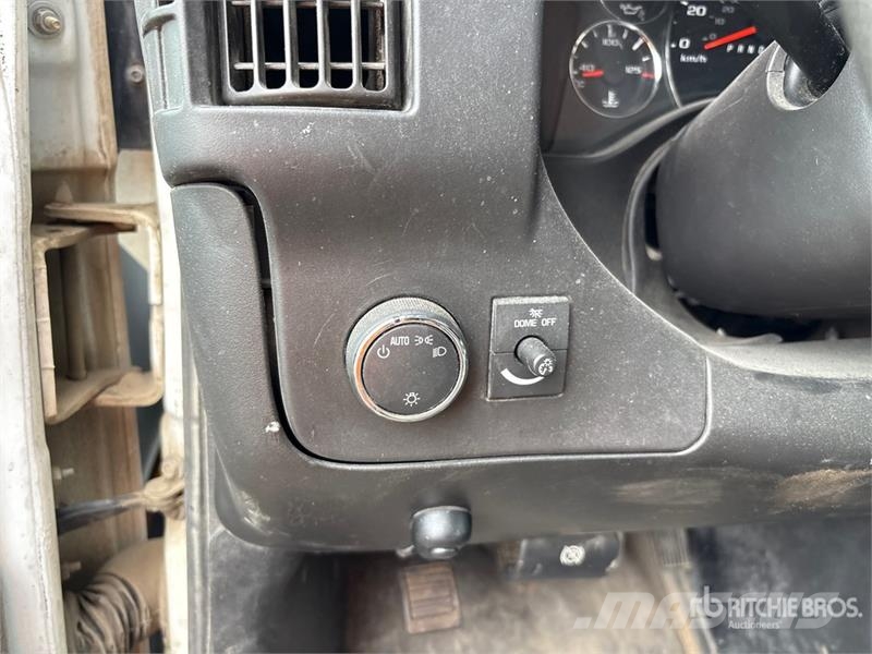 GMC Savana G3500 4x2 Refrigerated Truck Temperature controlled trucks