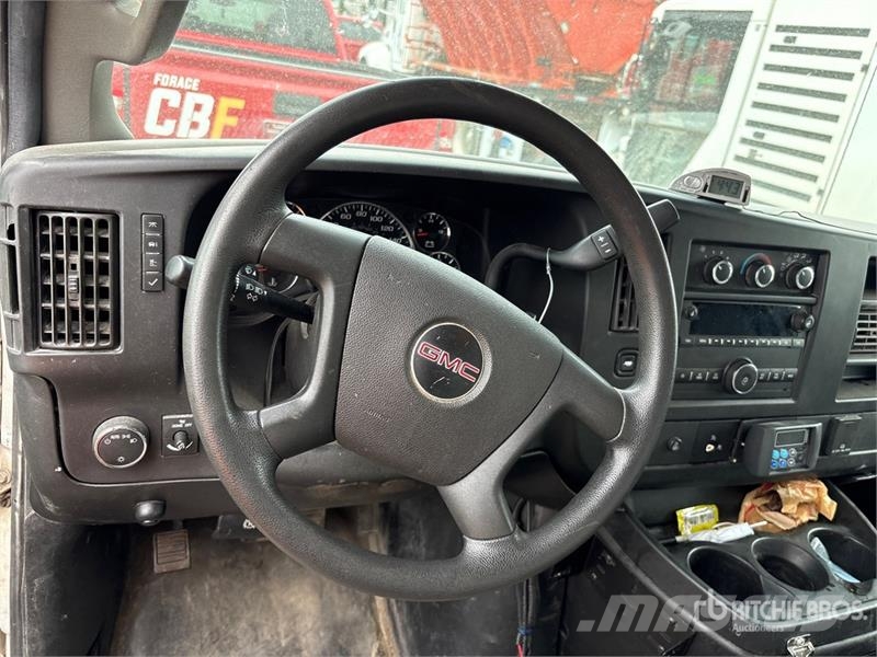 GMC Savana G3500 4x2 Refrigerated Truck Temperature controlled trucks