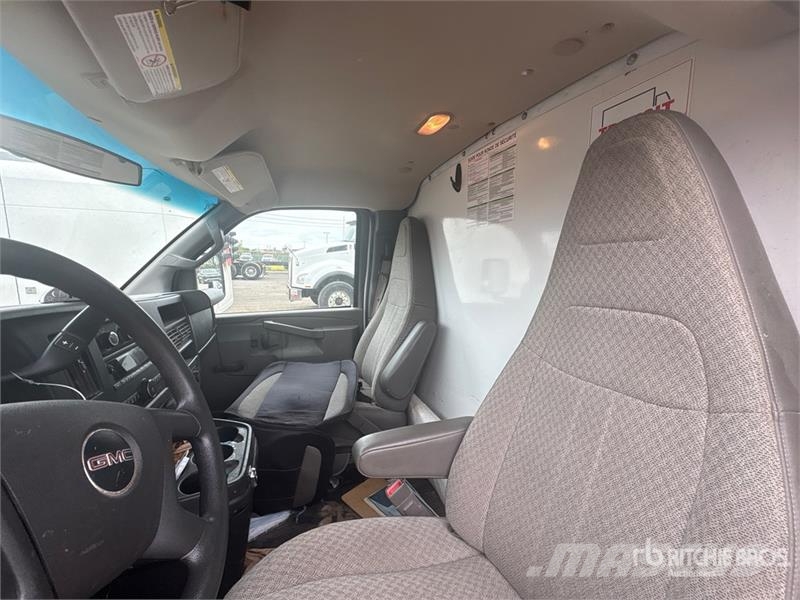 GMC Savana G3500 4x2 Refrigerated Truck Temperature controlled trucks