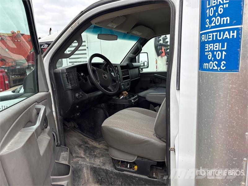 GMC Savana G3500 4x2 Refrigerated Truck Temperature controlled trucks