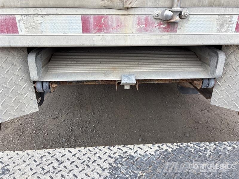 GMC Savana G3500 4x2 Refrigerated Truck Temperature controlled trucks