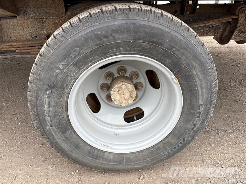 GMC Savana G3500 4x2 Refrigerated Truck Temperature controlled trucks