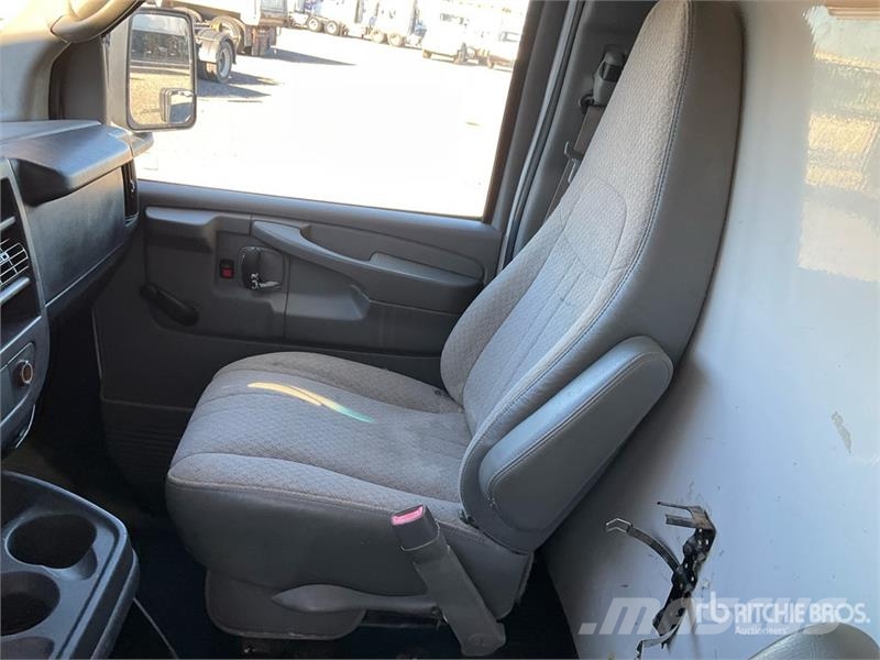 GMC Savana G3500 4x2 Van Truck 厢式货车