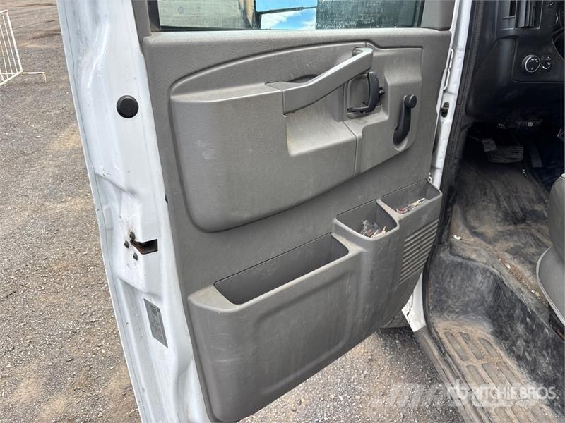 GMC Savana G3500 4x2 Van Truck Sanduk kamioni