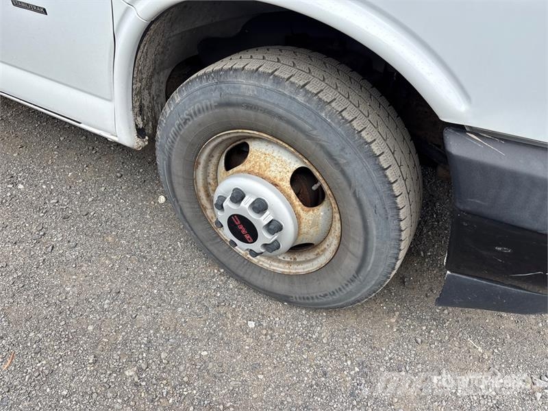 GMC Savana G3500 4x2 Van Truck Sanduk kamioni