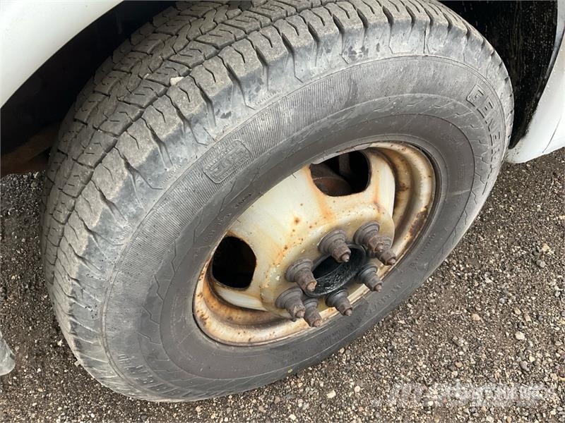 GMC Savana G3500 4x2 Van Truck 厢式货车