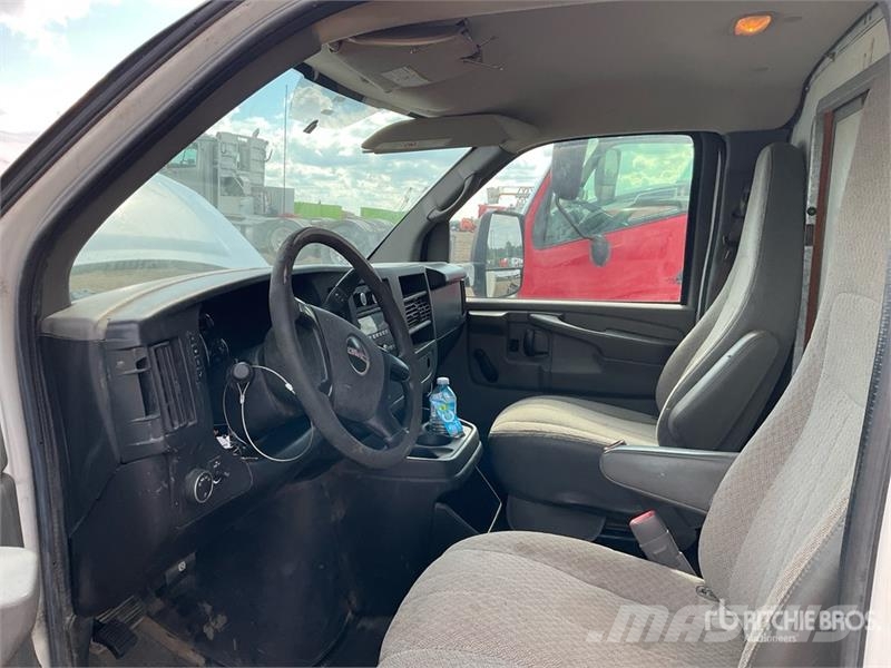 GMC Savana G3500 4x2 Van Truck ボックスボディー、ウイング、箱車