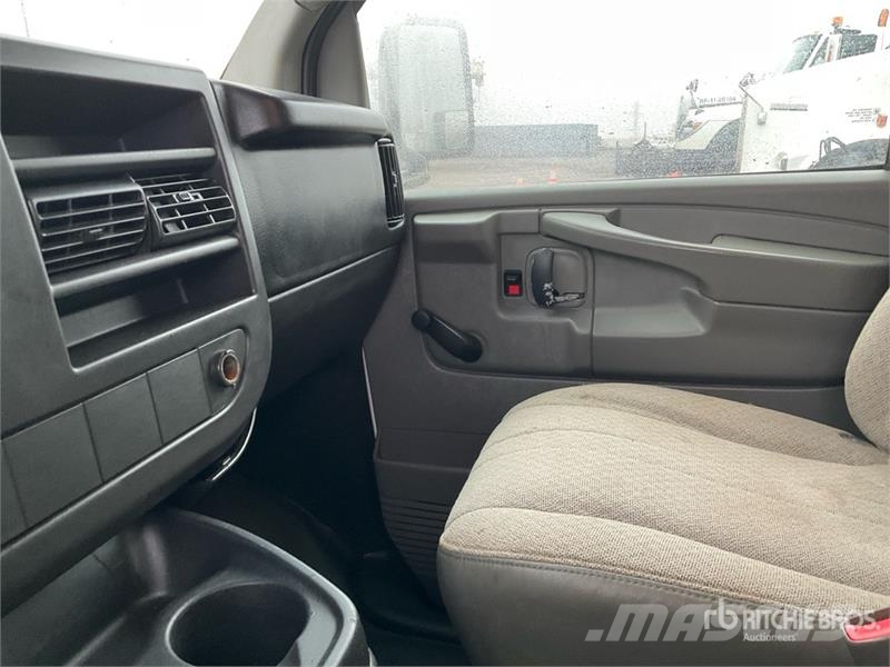 GMC Savana G3500 4x2 Van Truck Sunkvežimiai su dengtu kėbulu