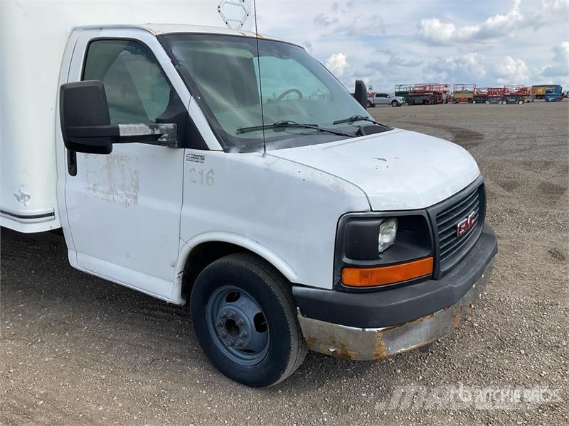 GMC Savana G3500 4x2 Van Truck ボックスボディー、ウイング、箱車