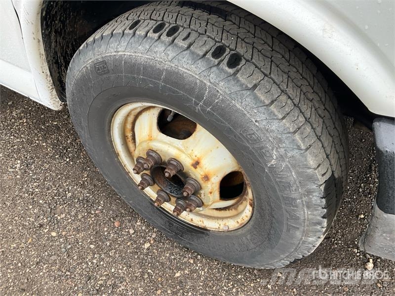 GMC Savana G3500 4x2 Van Truck 厢式货车