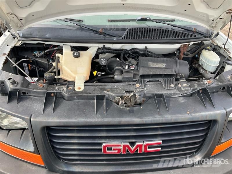 GMC Savana G3500 4x2 Van Truck ボックスボディー、ウイング、箱車