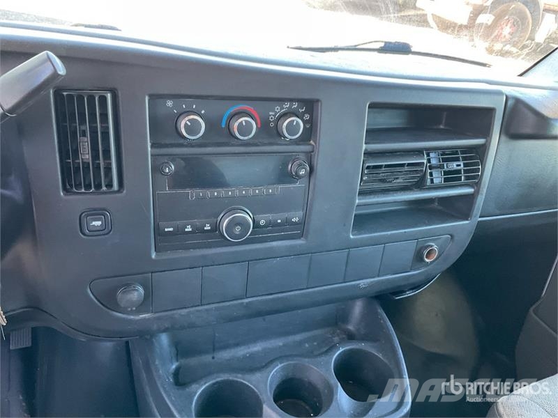 GMC Savana G3500 4x2 Van Truck 厢式货车