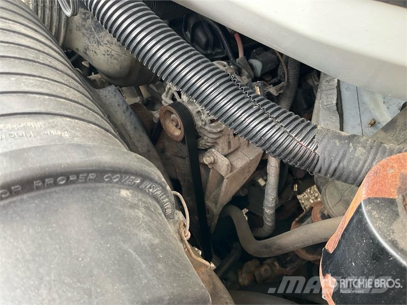 GMC Savana G3500 4x2 Van Truck ボックスボディー、ウイング、箱車
