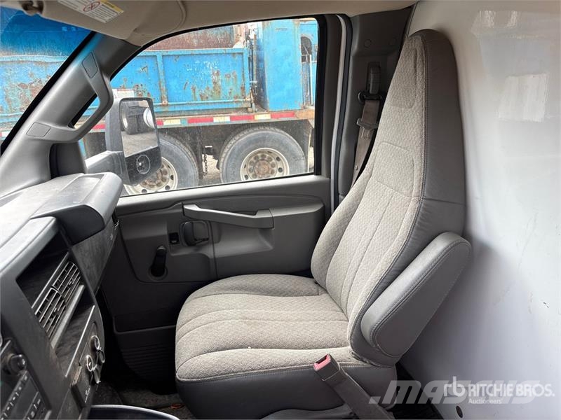 GMC Savana G3500 4x2 Van Truck Sanduk kamioni