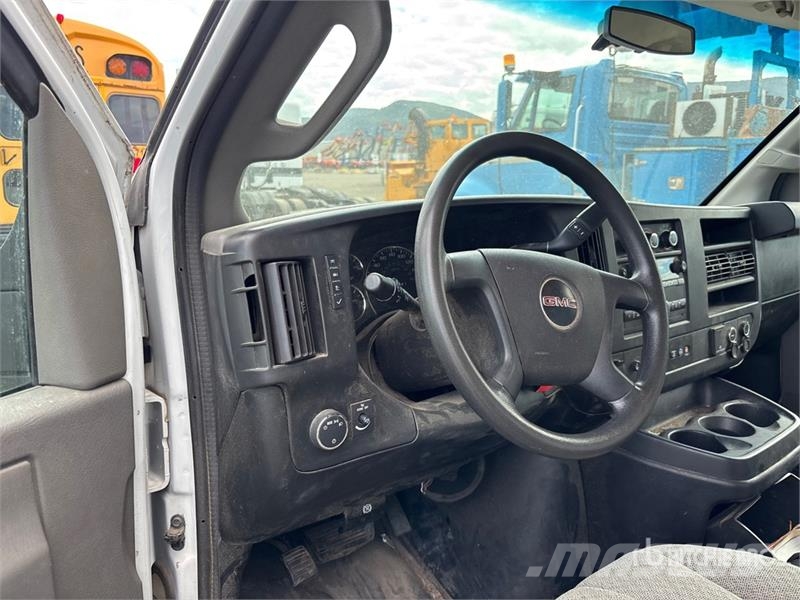 GMC Savana G3500 4x2 Van Truck Sanduk kamioni