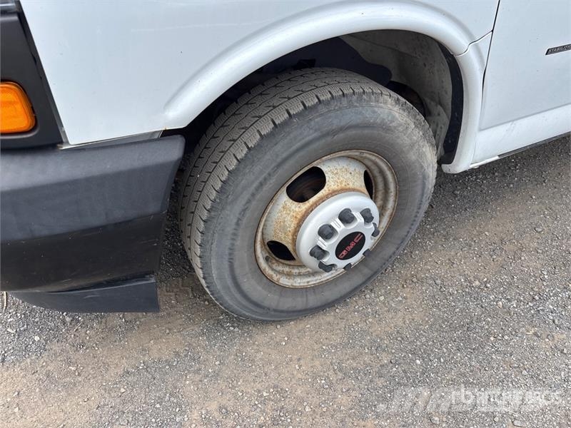 GMC Savana G3500 4x2 Van Truck Sanduk kamioni
