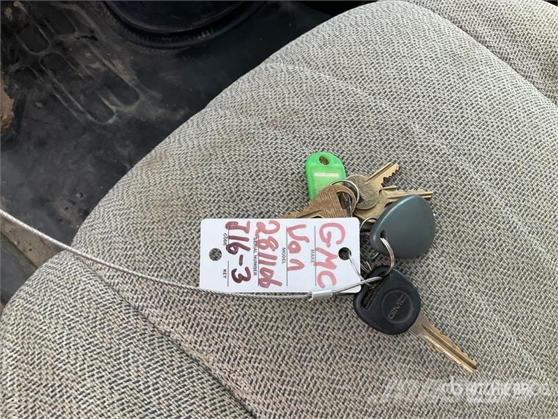 GMC Savana G3500 4x2 Van Truck ボックスボディー、ウイング、箱車