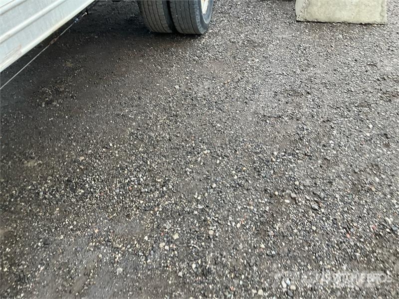 GMC Savana G3500 4x2 Van Truck 厢式货车