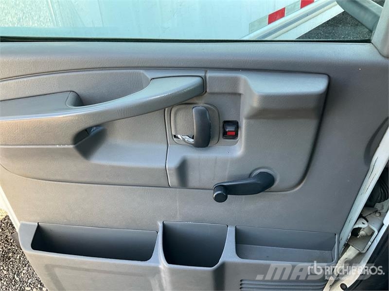 GMC Savana G3500 4x2 Van Truck 厢式货车