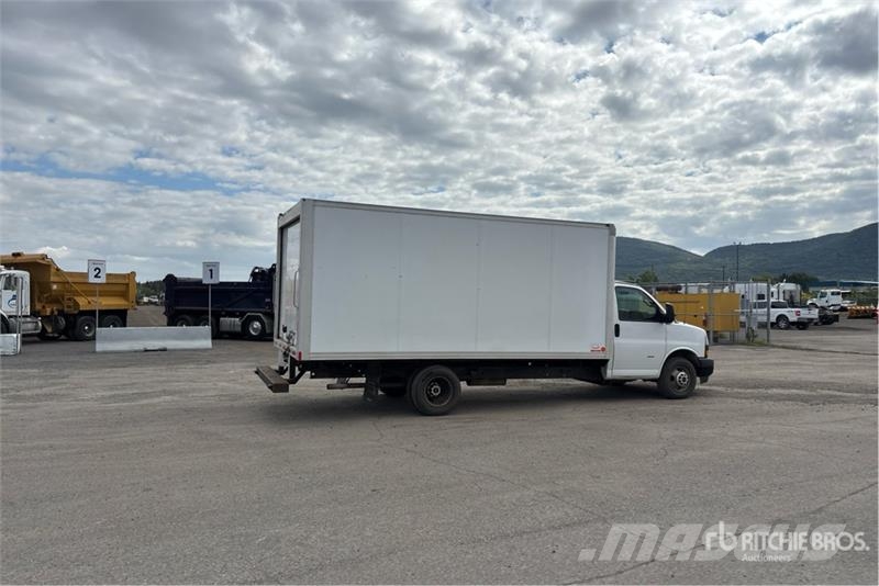 GMC Savana G3500 4x2 Van Truck Sanduk kamioni