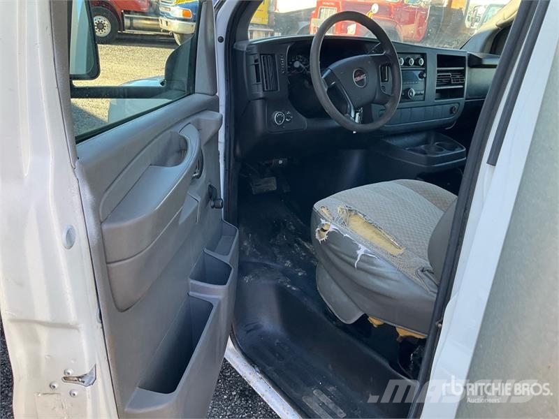 GMC Savana G3500 4x2 Van Truck 厢式货车