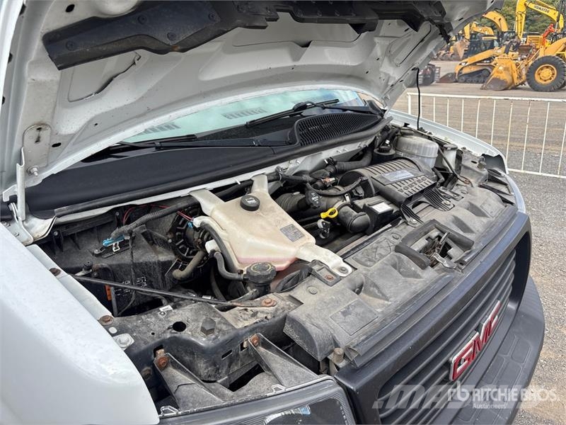 GMC Savana G3500 4x2 Van Truck Sanduk kamioni