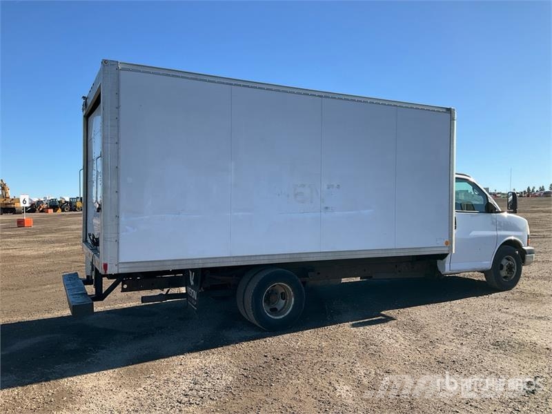 GMC Savana G3500 4x2 Van Truck 厢式货车