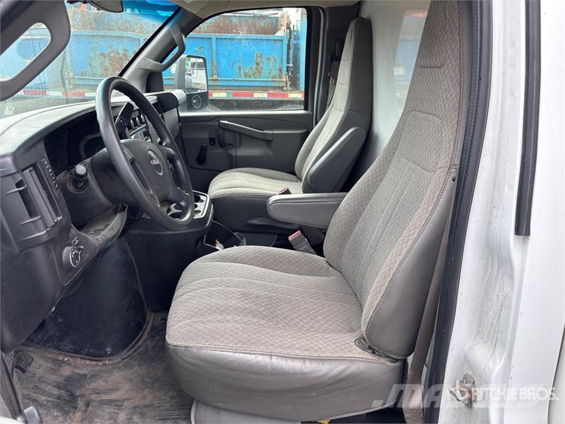 GMC Savana G3500 4x2 Van Truck Sanduk kamioni