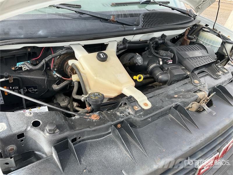 GMC Savana G3500 4x2 Van Truck ボックスボディー、ウイング、箱車