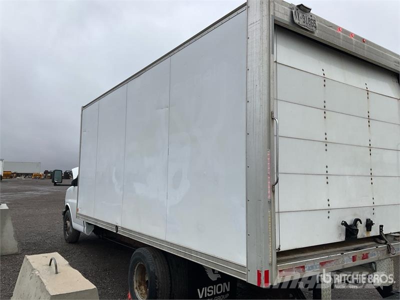 GMC Savana G3500 4x2 Van Truck 厢式货车