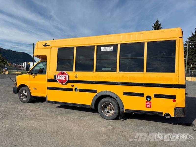 GMC Savana G4500 4x2 13-Seat School Bus Mikroautobusai