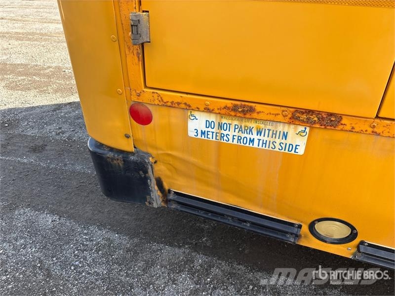 GMC Savana G4500 4x2 13-Seat School Bus Mikroautobusai