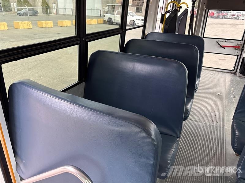 GMC Savana G4500 4x2 19-Seat School Bus Mini autobusi