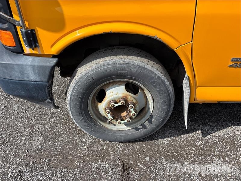 GMC Savana G4500 4x2 12-Seat School Bus Mikroautobusai