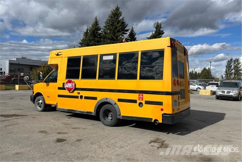 GMC Savana G4500 4x2 19-Seat School Bus Mini autobusi