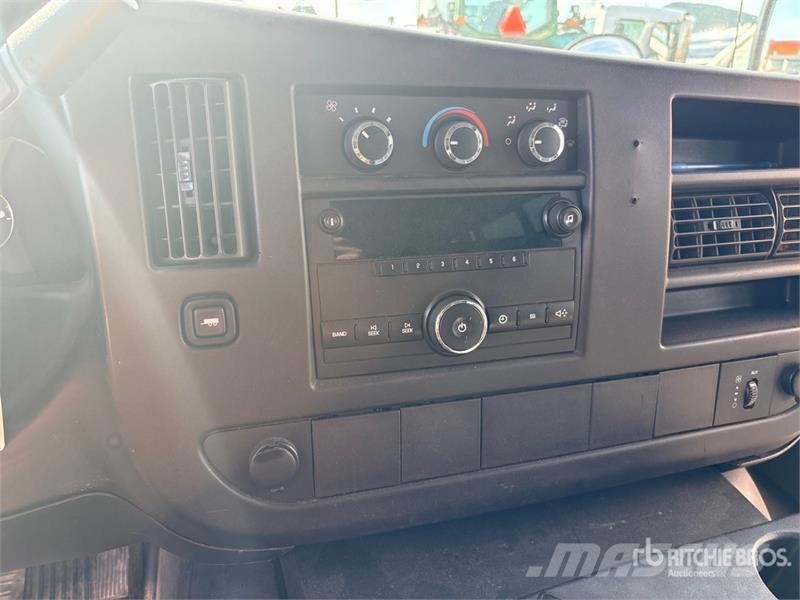 GMC Savana G4500 4x2 13-Seat School Bus Mikroautobusai