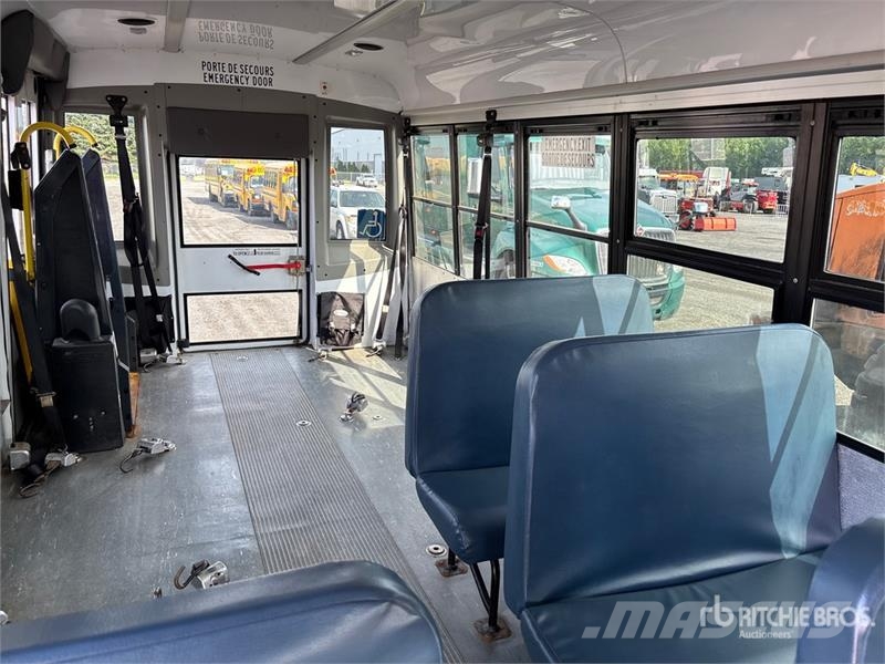 GMC Savana G4500 4x2 12-Seat School Bus Mikroautobusai