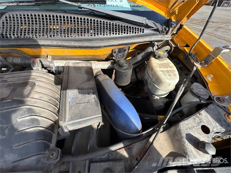 GMC Savana G4500 4x2 13-Seat School Bus Mikroautobusai