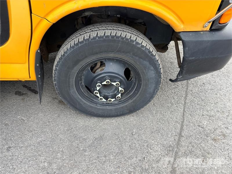 GMC Savana G4500 4x2 19-Seat School Bus Mini autobusi